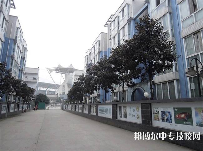 成都科华职业技术学校的学生风采