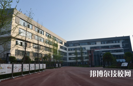 成都市青苏职业中专学校2