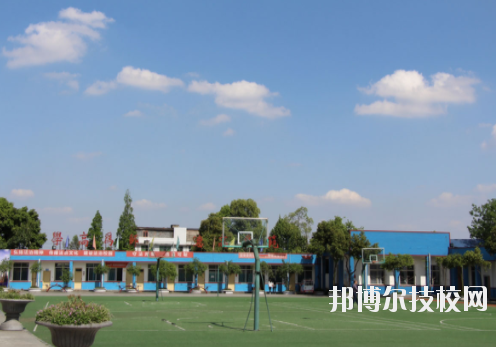 成都棠湖科技技术学校3