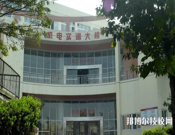 重庆工业学校2020年招生办联系电话