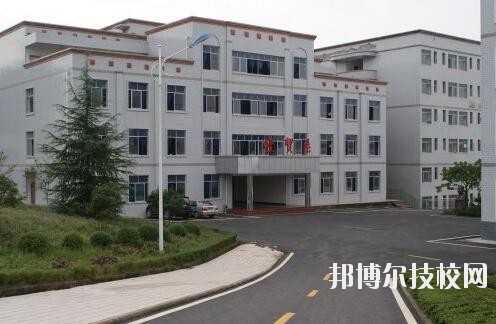 重庆工商学校地址在哪里