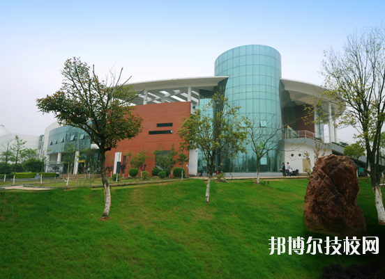 南昌工业工程学校食堂