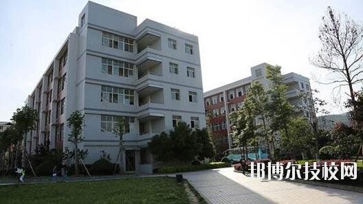 重庆经贸中等专业学校地址在哪里