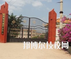 云南昆明工业学校2020年学费、收费多少