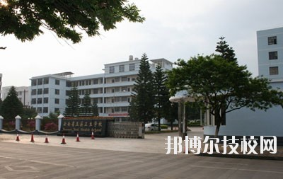 云南玉溪卫生学校2020年学费、收费多少