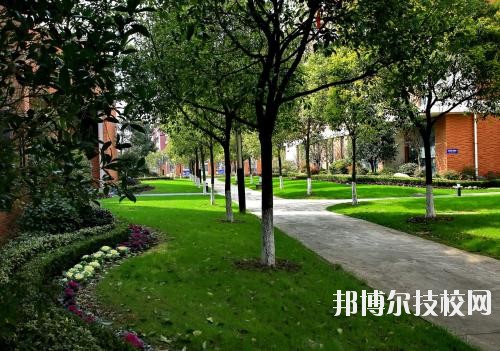 武汉技师学院2020年招生办联系电话