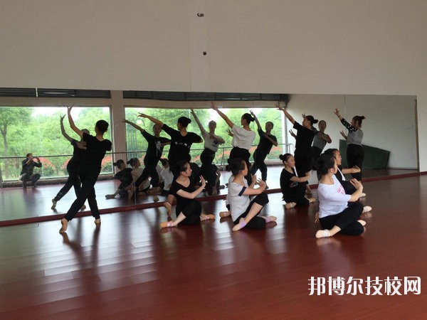 江西东方舞蹈学校2020年招生办联系电话