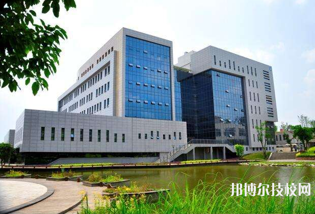重庆工业技师学院网站网址 
