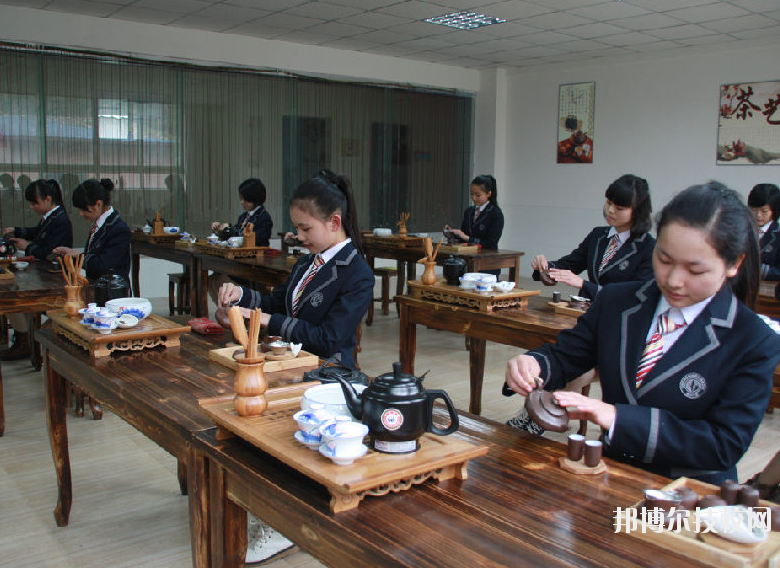 重庆行知技师学院2020年招生办联系电话