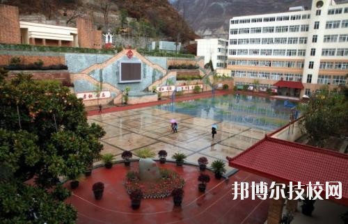 威州民族师范学校学校怎么样