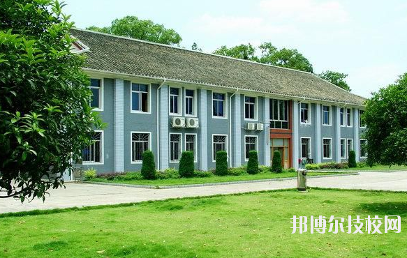 长沙县职业中等专业学校2023年招生办联系电话