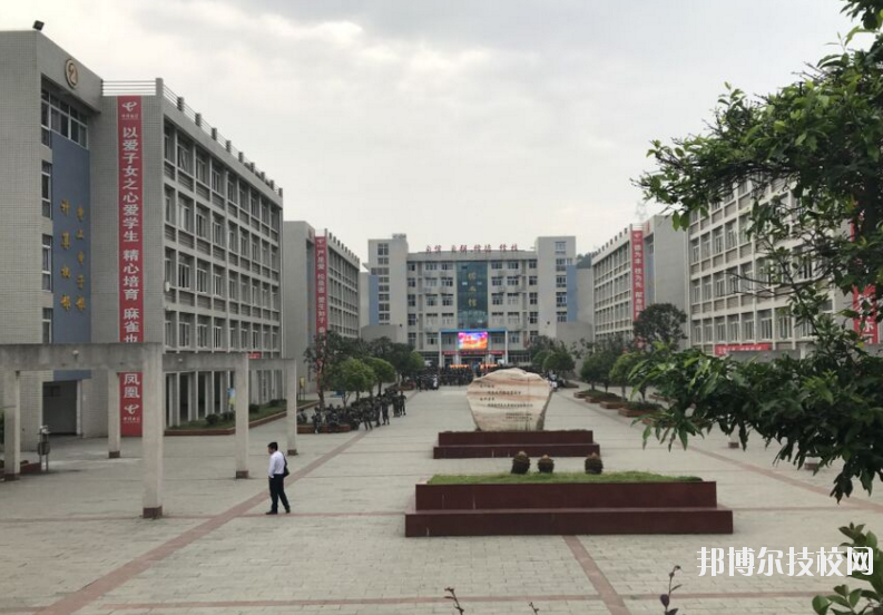 湖北十堰职业技术集团学校3