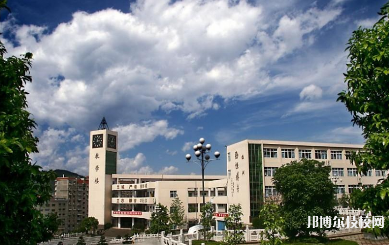 重庆万州技工学校2022年招生办联系电话