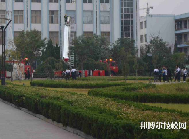 重庆联合技工学校2022年招生办联系电话