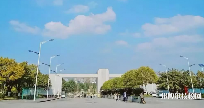 云南工艺美术学校2022年招生办联系电话