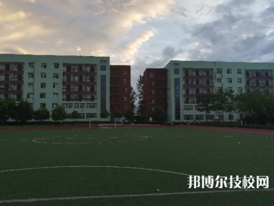 云南昆明工业学校2022年招生办联系电话