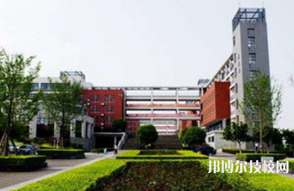 重庆綦江职业技术学校2022年招生办联系电话