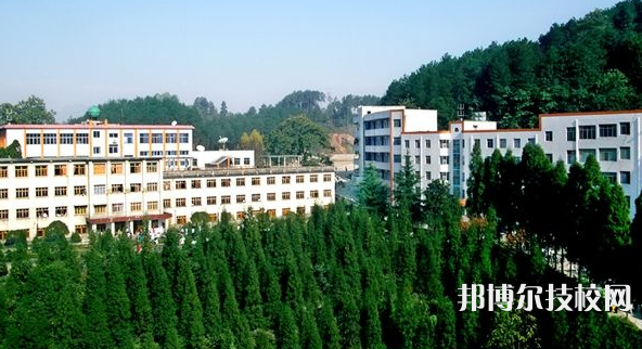 黔南民族医学高等专科学校(中职部)2022年报名条件、招生要求、招生对象