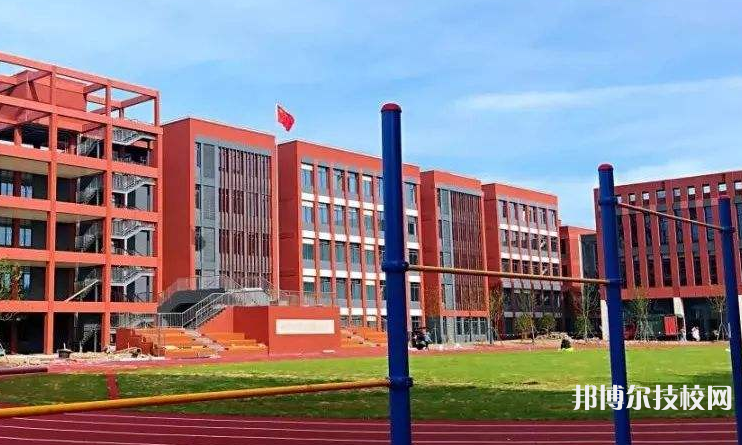 贵州2022年女生在中专学校学什么好