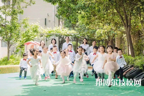 江苏2022年女生在中专学校学什么好