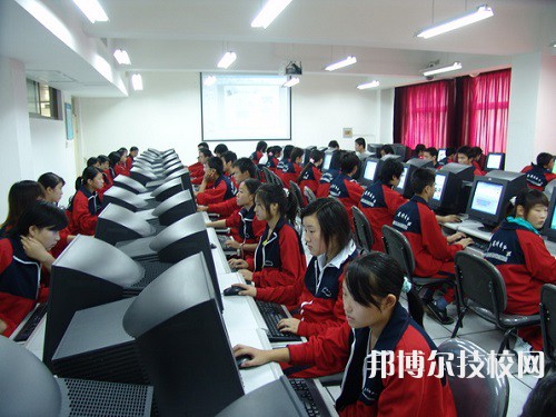 四川2022年女生在计算机学校学什么好