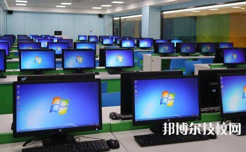 四川2022年读计算机学校一年要多少钱