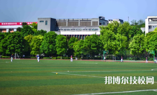 重庆九龙坡职业教育中心2023年学费、收费多少