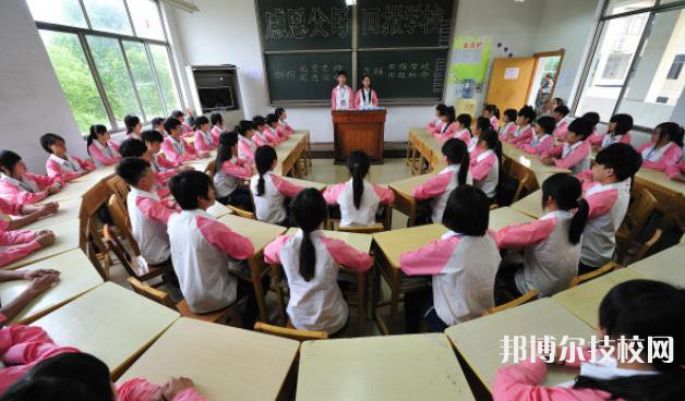 怀化万昌中等专业学校2023年学费、收费多少