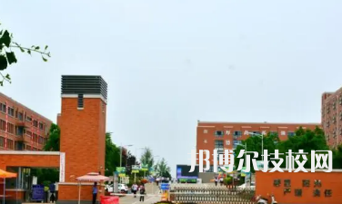 成都交通高级技工学校是中专还是大专（成都交通高级技工学校）