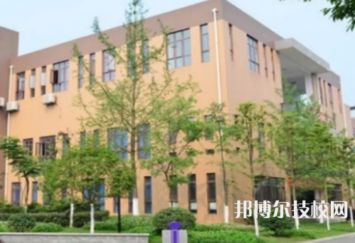 潮州职业技术学校是不是中专