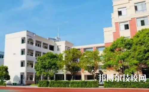 安徽建设学校是不是中专