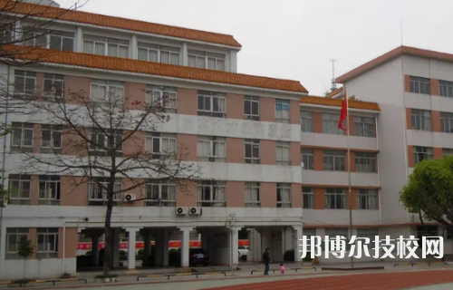 芜湖财经工业学校是不是技校
