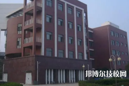 阜阳江淮理工学校是不是职高