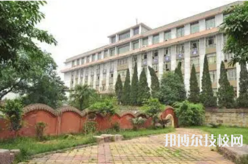 淮南市精锐科技学校是不是职高