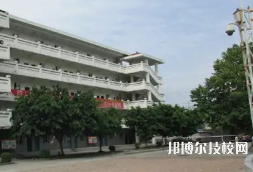 自贡市旅游职业高级中学是大专还是中专（自贡市旅游职业高级中学）