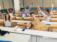 重庆商务学校2025年招生的专业有哪些
