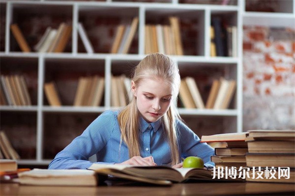 重庆第二财贸学校2023年招生的专业有哪些