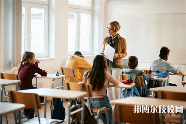 湛江商业技工学校2024年招生的专业有哪些
