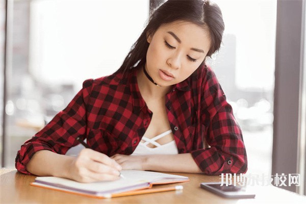新疆广播影视学校2024年招生的专业有哪些